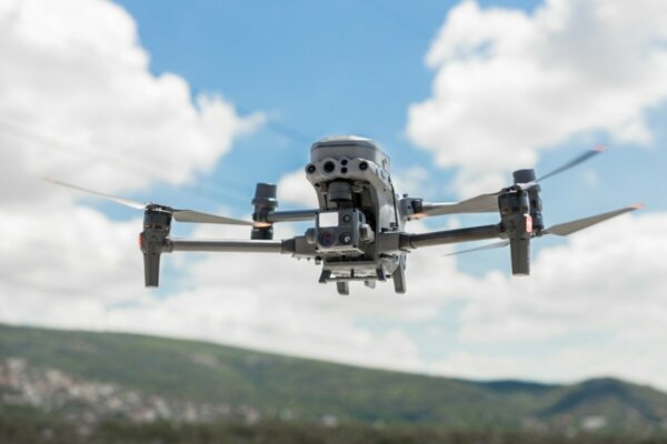Παράδοση φαγητού με drone: Πώς τα νησιά της Σκανδιναβίας γίνονται πεδίο δοκιμής για τις «πτήσεις του μέλλοντος»