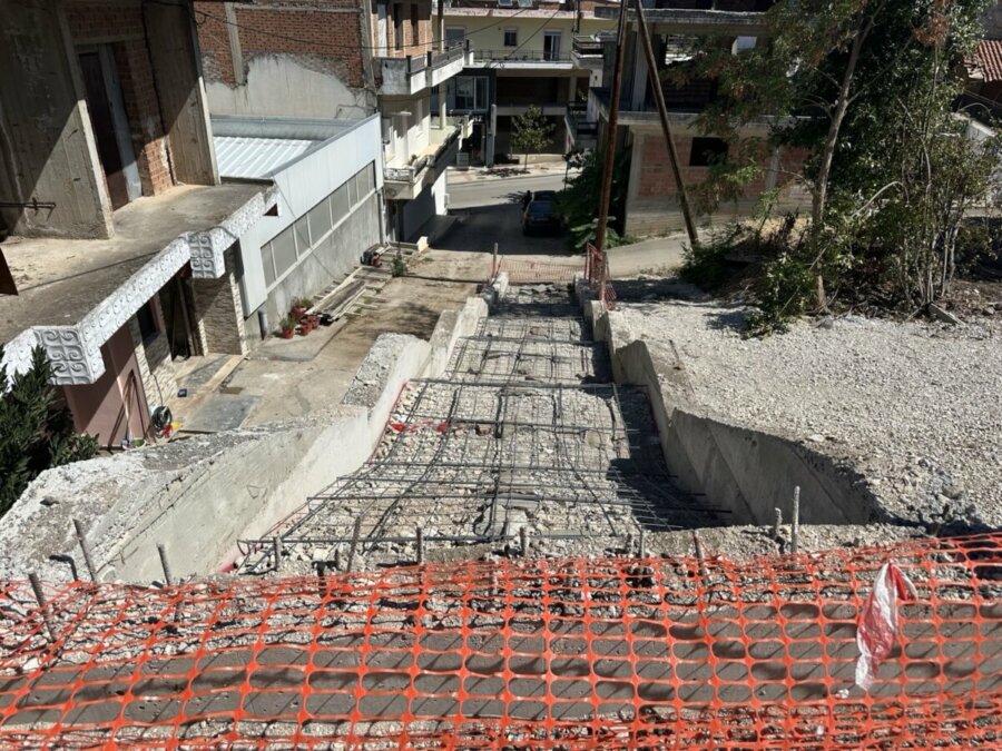 Ολοκληρώνεται η κατασκευή σκάλας για την καλύτερη πρόσβαση στον Πύργο Καραμίχου