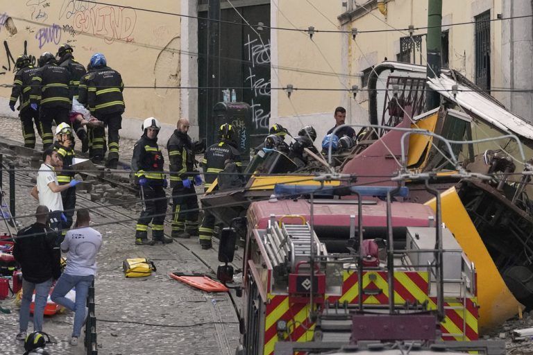 Λισαβόνα: Επιβεβαιώθηκαν οι εθνικότητες και των 16 θυμάτων – Έρευνα για τα αίτια του τραγικού δυστυχήματος