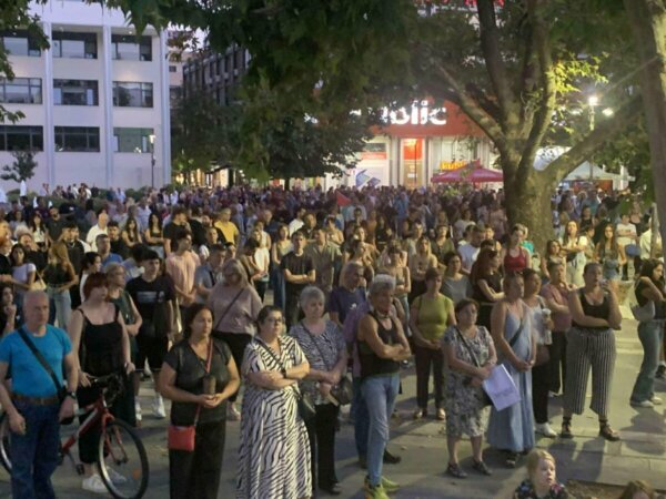“Mέχρι Τέλους”: Συγκέντρωση για τα θύματα των Τεμπών στη Λάρισα