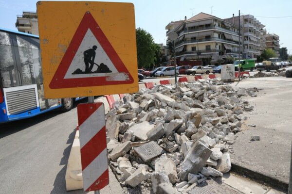Σε εξέλιξη οι εργασίες για τον κυκλικό κόμβο σε Παναγούλη – Ηρ. Πολυτεχνείου – Φαρσάλων