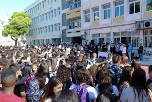 Χτύπησε το πρώτο κουδούνι της νέας σχολικής χρονιάς – Όλες οι αλλαγές φέτος στα σχολεία