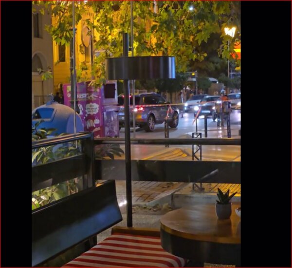 Θεσσαλονίκη: Αυτοκίνητο μπήκε ανάποδα στη Μητροπόλεως – Δείτε βίντεο