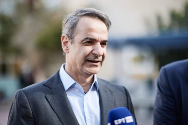 Επίσκεψη Μητσοτάκη σε Ωνάσειο σχολείο στο Περιστέρι: Η κυβέρνησή μας επενδύει συστηματικά στη δημόσια παιδεία