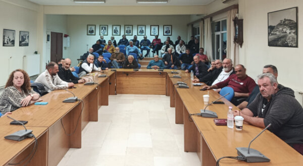 Κλιμακώνουν με συλλαλητήρια και μπλόκα οι αγρότες και κτηνοτρόφοι της Ελασσόνας