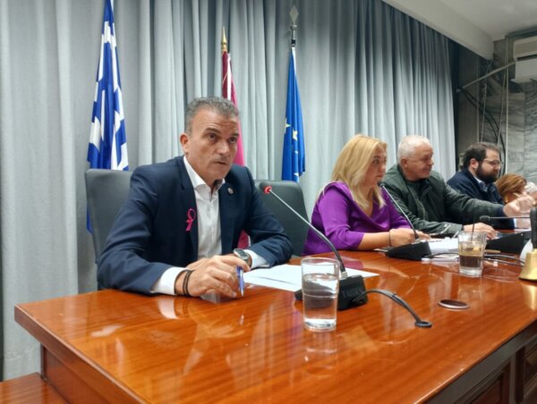 “Το Δέντρο της Δικαιοσύνης” – Ένα μνημείο στη Λάρισα για το δυστύχημα των Τεμπών