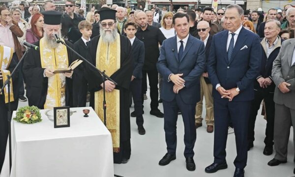 Εγκαινιάστηκε το άγαλμα του Ιάσωνα στον Βόλο, παρουσία του Υπουργού Υγείας Α. Γεωργιάδη