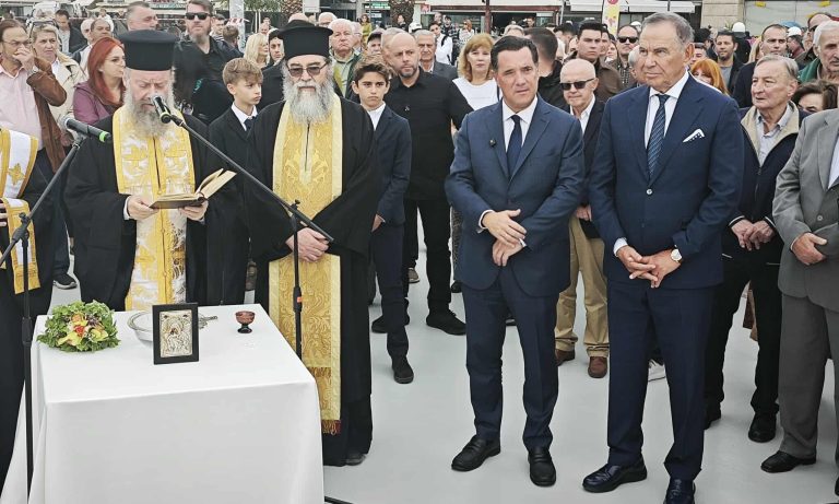 Εγκαινιάστηκε το άγαλμα του Ιάσωνα στον Βόλο, παρουσία του Υπουργού Υγείας Α. Γεωργιάδη