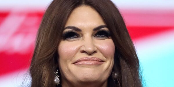 «Γεια σας Ελλάδα!», έγραψε στα ελληνικά η Κίμπερλι Γκίλφοϊλ μετά την άφιξή της