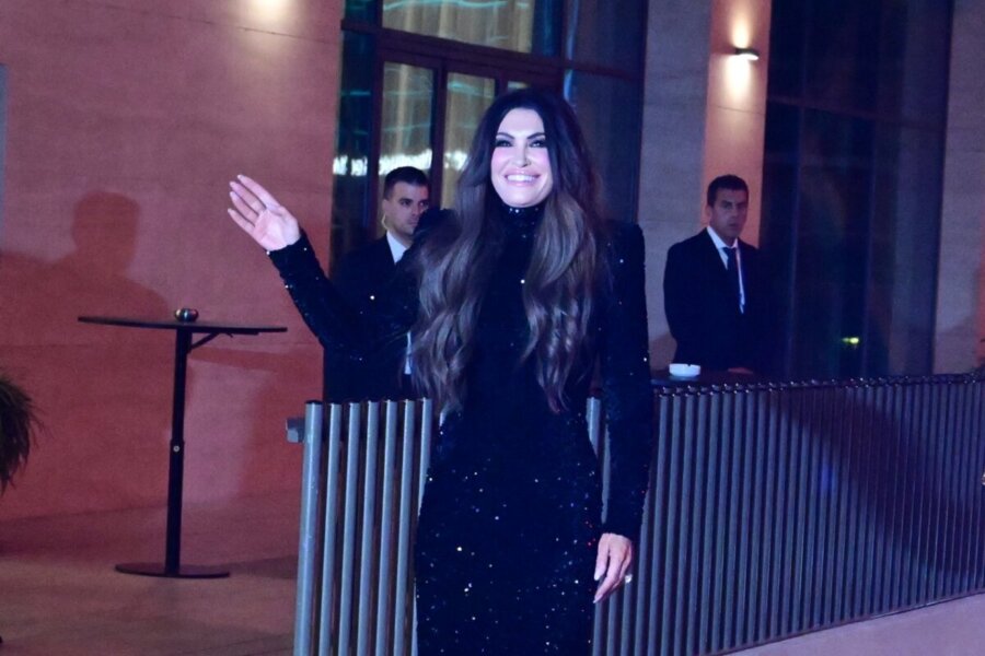 Κίμπερλι Γκίλφοϊλ: Το ντεμπούτο της στην Αθήνα – Παρούσα σε δεξίωση για τους πεζοναύτες