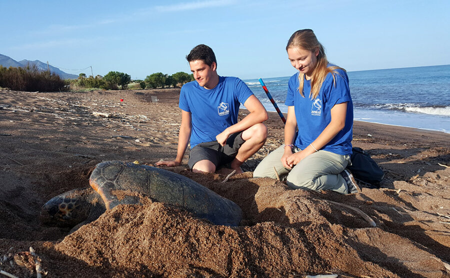 Εκατομμύρια νέοι χρησιμοποιούν αυτό το hack για να ταξιδέψουν σε όλο τον κόσμο δωρεάν – Τι ρισκάρουν