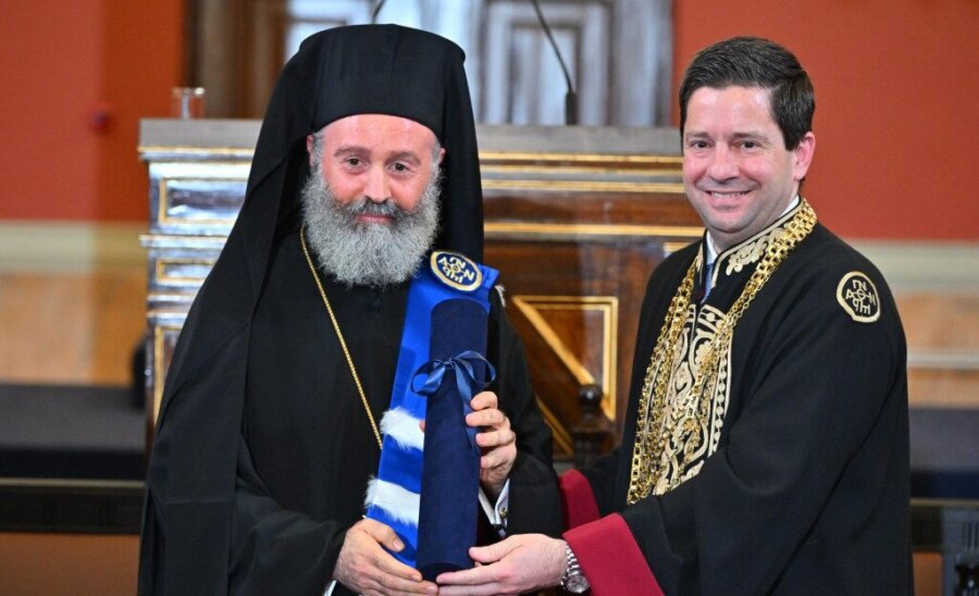 Επίτιμος Διδάκτορας της Ιατρικής Λάρισας ο Αρχιεπίσκοπος Αυστραλίας Μακάριος.
