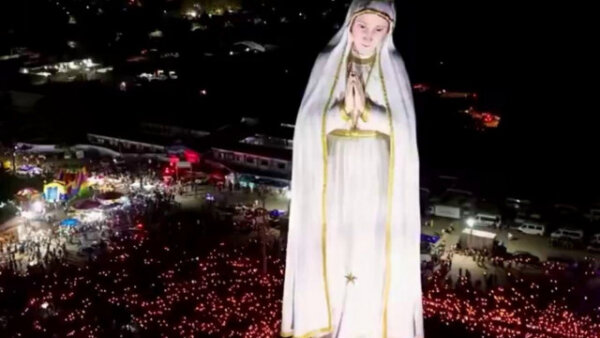 Βραζιλία: Χιλιάδες στα αποκαλυπτήρια του μεγαλύτερου άγαλματος της Παναγίας στον κόσμο