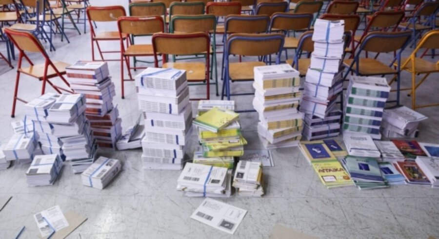 Αντίστροφη μέτρηση για το πολλαπλό βιβλίο στα σχολεία