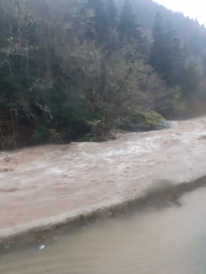 “Φούσκωσε” ο Ασπροπόταμος – Διεκόπη η κυκλοφορία στα ορεινά της Καλαμπάκας