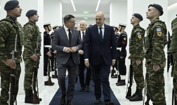 Συνάντηση Δένδια με τον πρωθυπουργό του Κρατιδίου της Έσσης και τον Αρχιεπίσκοπο Κύπρου