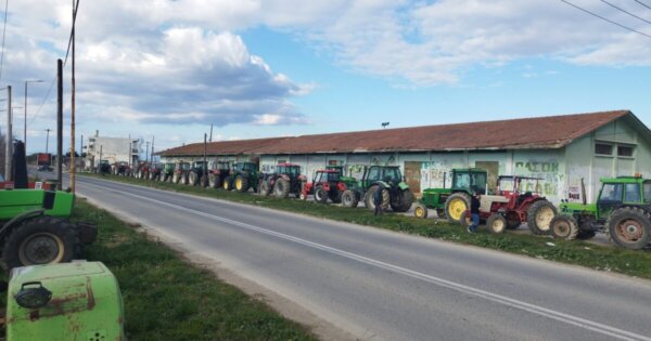 Συμβολικός αποκλεισμός από τους αγρότες Μαγνησίας στον Ριζόμυλο