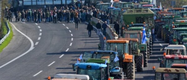 Μπλόκα αγροτών: Πάνω από 1.000 τρακτέρ στην Εθνική Οδό – «Δεν θα φύγουμε αν δεν πάρουμε απαντήσεις»