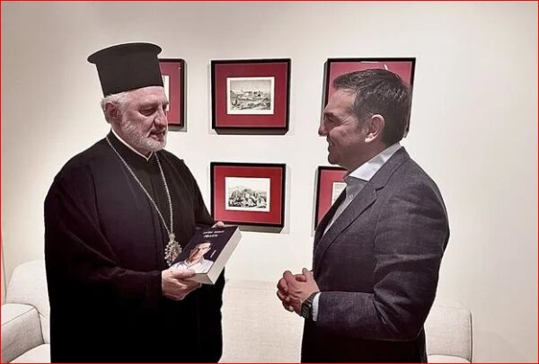 Συνάντηση Τσίπρα με τον Αρχιεπίσκοπο Ελπιδοφόρο – Του δώρισε την “Ιθάκη”