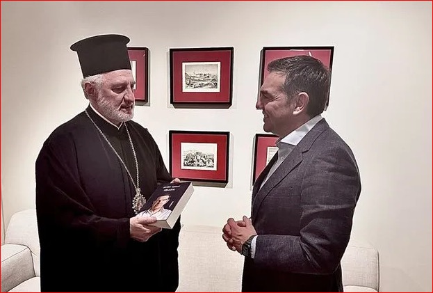 Συνάντηση Τσίπρα με τον Αρχιεπίσκοπο Ελπιδοφόρο – Του δώρισε την “Ιθάκη”