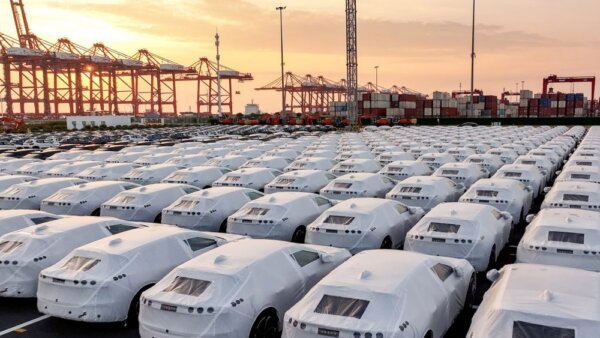 Πώς η Κίνα πλημμυρίζει τον κόσμο με φθηνά θερμικά αυτοκίνητα