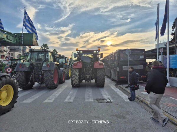 Αποχώρησαν αγρότες και αλιείς απο το λιμάνι του Βόλου