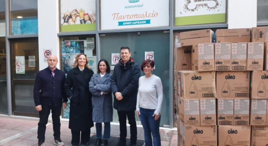 Προσφορά απορρυπαντικών από το Fashion City Outlet στο Κοινωνικό Παντοπωλείο