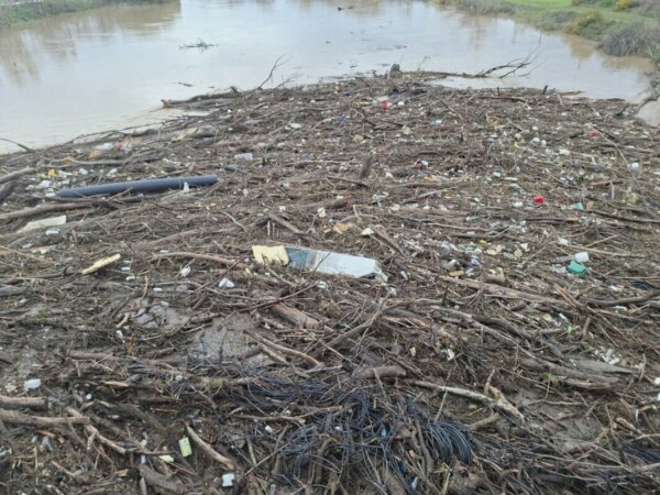Eισαγγελική έρευνα για τη γέφυρα Αλκαζάρ – Παρέμβαση μετά τη συσσώρευση φερτών υλικών