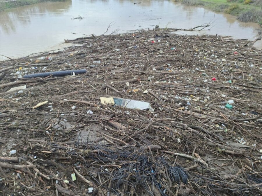 Eισαγγελική έρευνα για τη γέφυρα Αλκαζάρ – Παρέμβαση μετά τη συσσώρευση φερτών υλικών