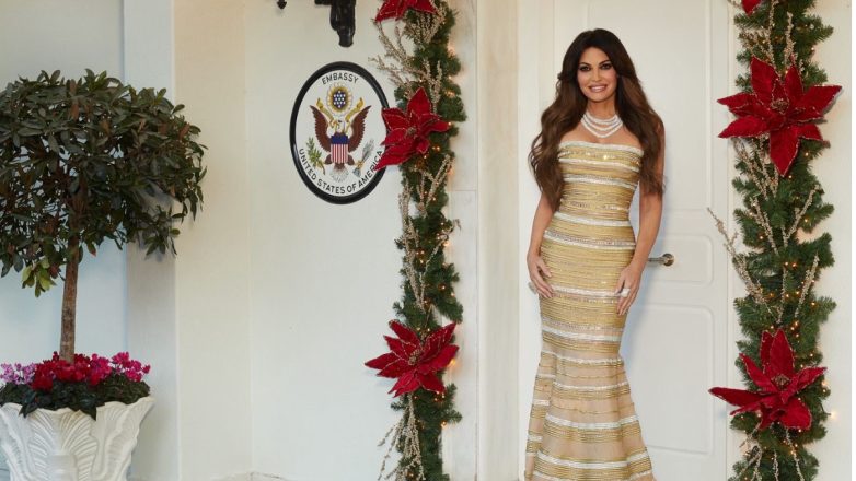 «Ο Θεός να ευλογεί τις ΗΠΑ και την Ελλάδα»: Οι ευχές της Κίμπερλι Γκίλφοϊλ για τα Χριστούγεννα