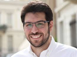 Λευτέρης Καρχιμάκης: Το μήνυμα για τα Χριστούγεννα από το Συμβουλευτικό Κέντρο Γυναικών Περιστερίου