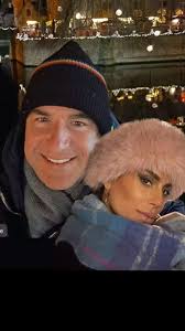 Γιώργος Λιάγκας: Χριστούγεννα με την Αντωνά και βίντεο από το υψηλότερο κτίριο του κόσμου