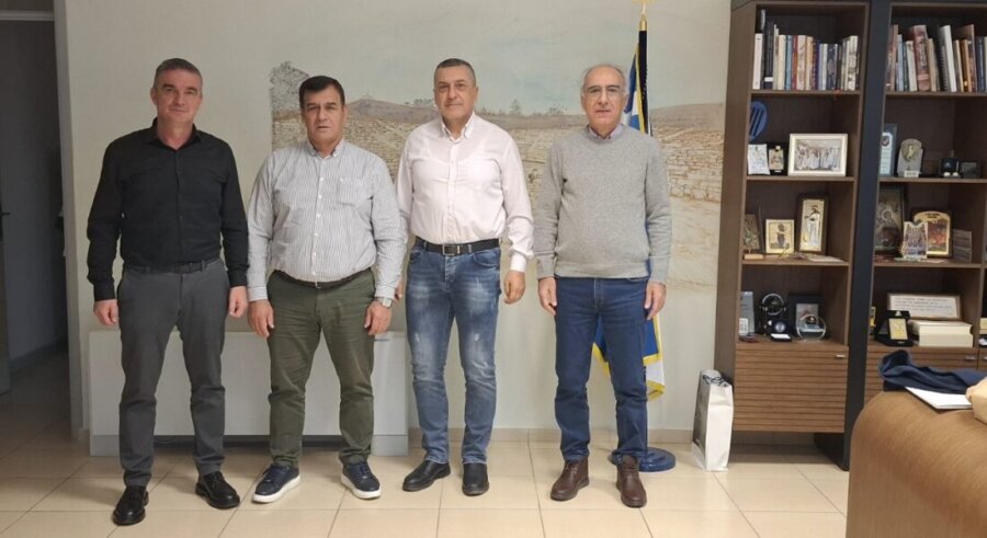 Με τον κοινοτάρχη Βερδικούσιας ο Δημήτρης Κουρέτας