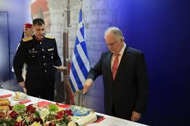 Ο Τασούλας έκοψε τη βασιλόπιτα της Προεδρικής Φρουράς: «Ατενίζουμε τη νέα χρονιά με αισιοδοξία»