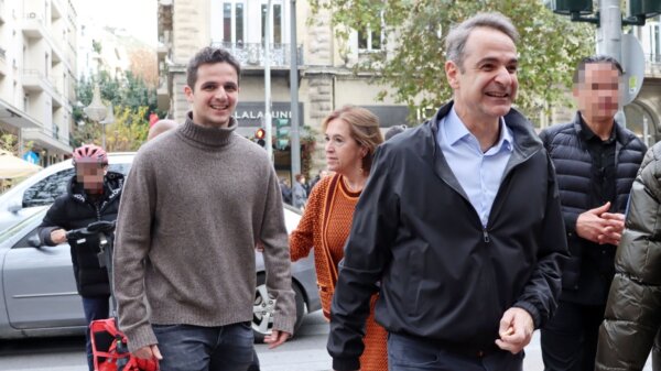 Ο Κυριάκος Μητσοτάκης παρακολούθησε την ταινία «Καποδίστριας» μαζί με τον γιο του, Κωνσταντίνο