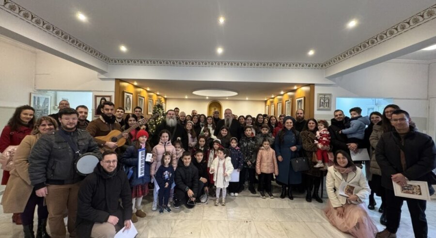 Πρωτοχρονιάτικα Κάλαντα από τη Νεανική Κίνηση της ενορίας του Αγίου Αχιλλίου