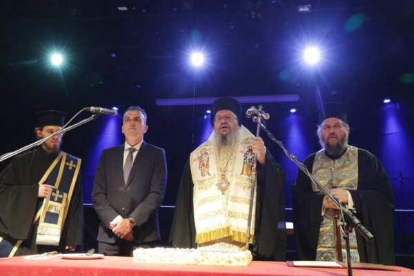 Σε εορταστικό κλίμα η κοπή πίτας του Δήμου Λαρισαίων στο ΔΩΛ (φωτ.)