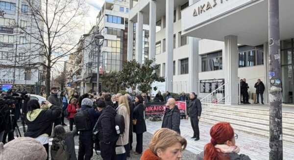 Τέμπη: Ένταση στη δίκη για τα χαμένα βίντεο – Καρυστιανού κατά Κωνσταντοπούλου