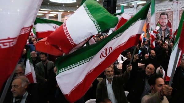 Βρετανία, Γαλλία και Γερμανία εκφράζουν την ανησυχία τους για τη χρήση βίας στο Ιράν