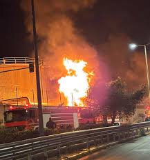 Μαρτυρία από το Πέραμα για τη φωτιά: Πυκνός μαύρος καπνός και αποκλεισμός της περιοχής