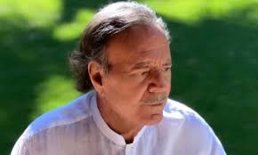 Ισπανία: Στο αρχείο οι καταγγελίες σε βάρος του Χούλιο Ιγκλέσιας για σεξουαλική επίθεση