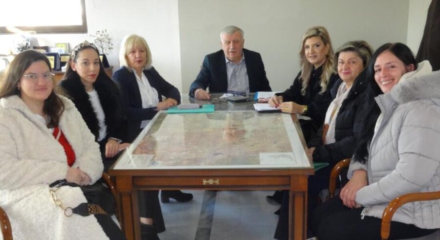 Στον Θανάση Νασιακόπουλο τα μέλη του νεοσύστατου Πολιτιστικού Συλλόγου Γυναικών Νέας Λεύκης