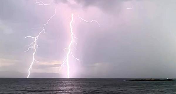 «Κόκκινος συναγερμός» σε 4 Περιφέρειες για την κακοκαιρία που θα πλήξει σημερα τη χώρα