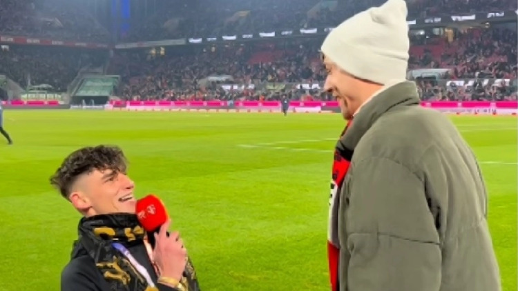 Διαιτητής στη Γερμανία έκανε πρόταση γάμου στον σύντροφό του και αποθεώθηκε στο γήπεδο της Κολωνίας