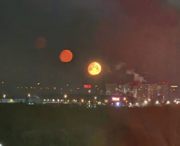 «Τριπλό» φεγγάρι πάνω από τη Μόσχα – Πού οφείλεται