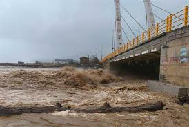 Λάρισα: Πλημμύρισε ο Αγιόκαμπος από ρέμα που υπερχείλισε – Δρόμοι και θάλασσα έγιναν ένα