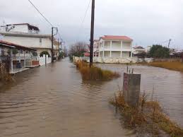 Πλημμύρισαν ξανά μετά 2 μήνες τα παράλια του δήμου Τεμπών