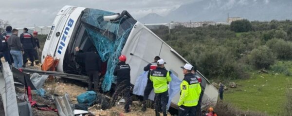Διπλή τραγωδία στην Αττάλεια: 16 νεκροί και 30 τραυματίες σε δύο τροχαία μέσα σε λίγη ώρα