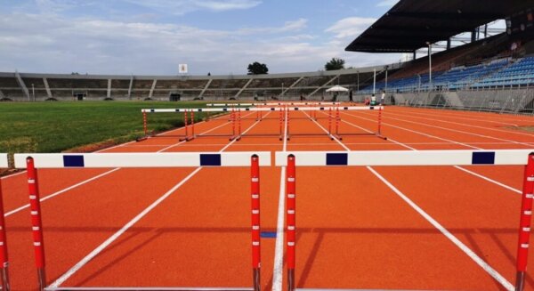 Ανανεώνεται ο εξοπλισμός στίβου του Δημοτικού Σταδίου Τρικάλων με κονδύλιο 170.000 ευρώ.
