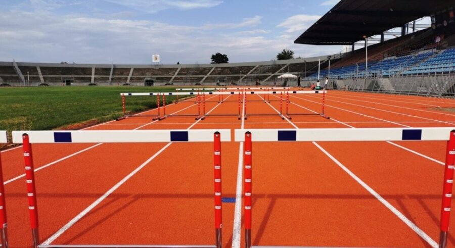 Ανανεώνεται ο εξοπλισμός στίβου του Δημοτικού Σταδίου Τρικάλων με κονδύλιο 170.000 ευρώ.